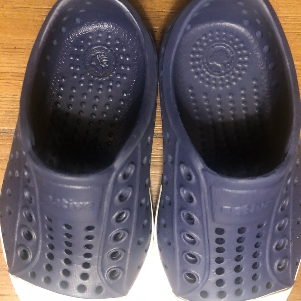 Native toddler shoe navy blue